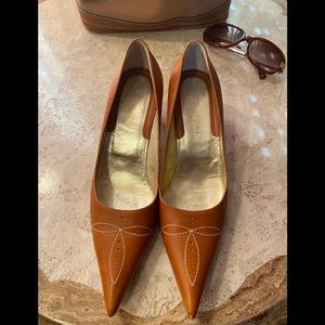 Luxury Italian Brand A. TESTONI Camel Kitten heels